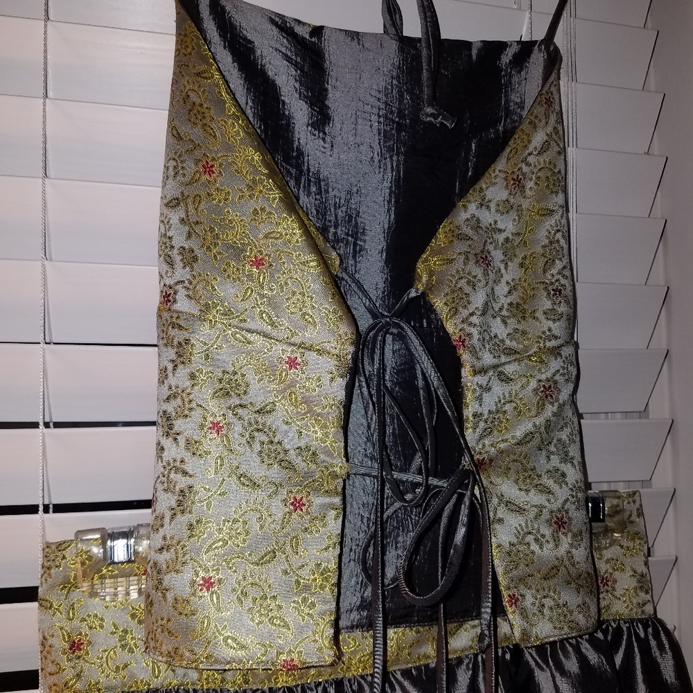 Formal dress - Picture 3 of 5